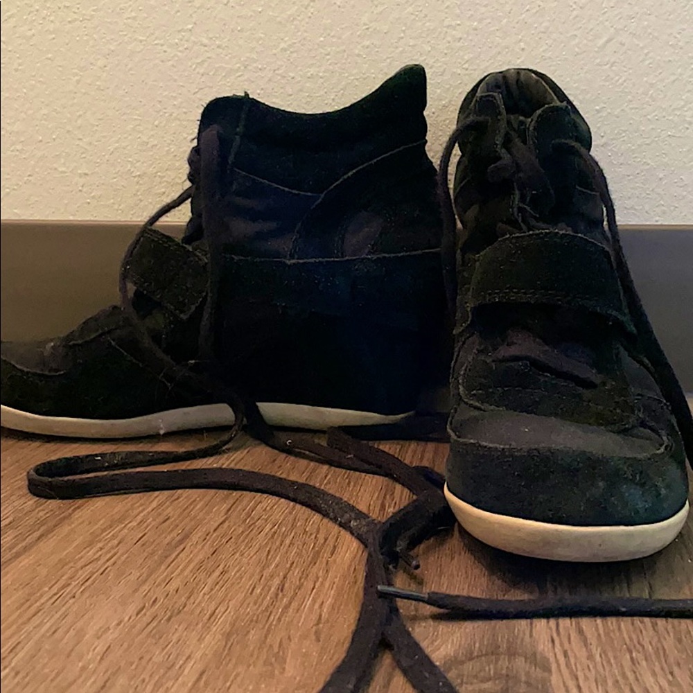 Beautiful black wedges/sneakers